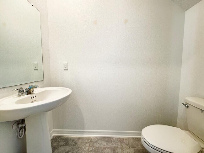 Building Photo - Single Family 4 Bedroom Home for Rent