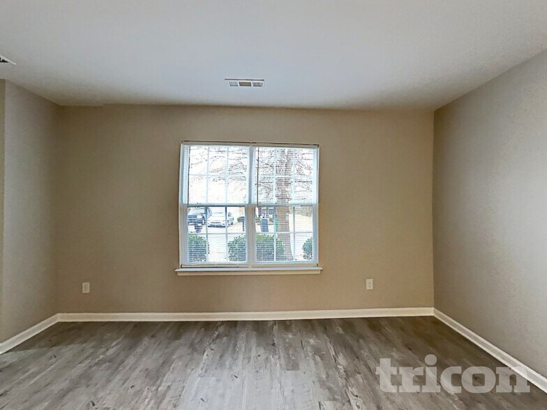 Building Photo - 1131 Delander Ln