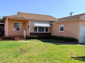 Building Photo - Adorable 2-bedroom home available for rent in Lakewood Mutuals!