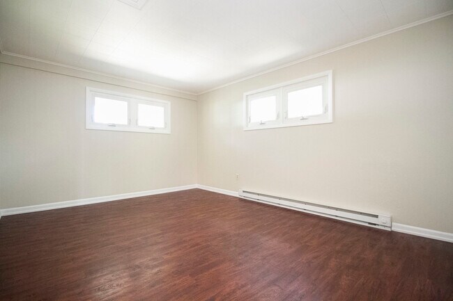 Building Photo - 3001 Edgebrook Dr