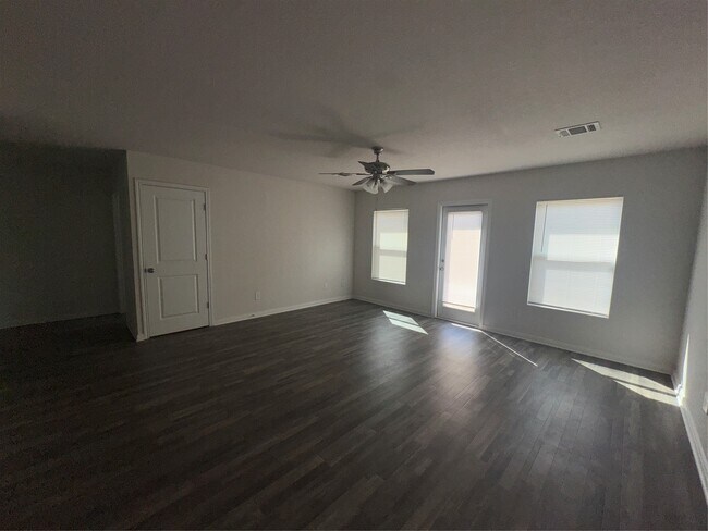 Building Photo - 15740 Del Norte Dr