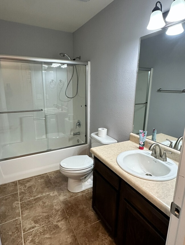 Building Photo - 420 Evergreen Dr