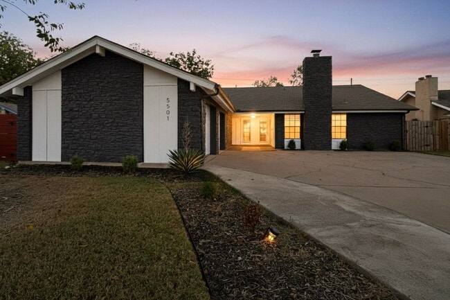 Building Photo - 5501 Purple Sage Dr