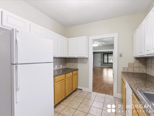 Building Photo - 5022I