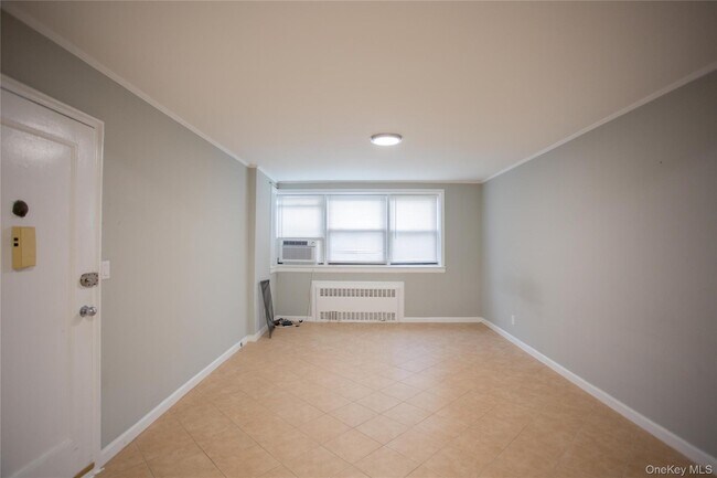 Building Photo - 302 E Broadway
