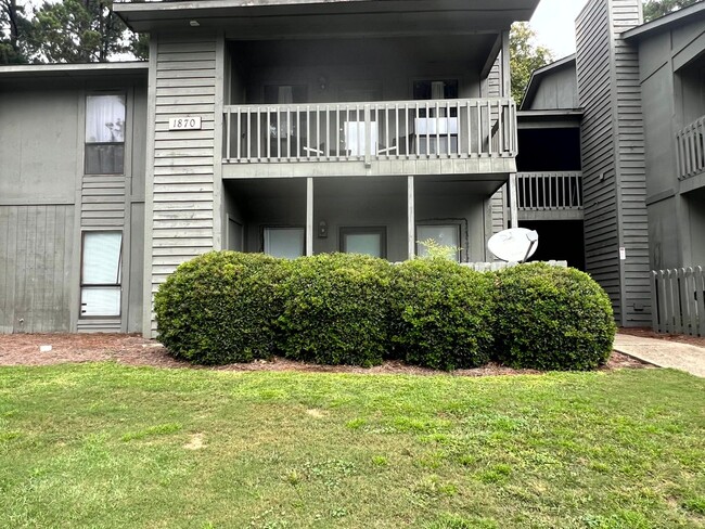 Primary Photo - 1870 Tryon Dr