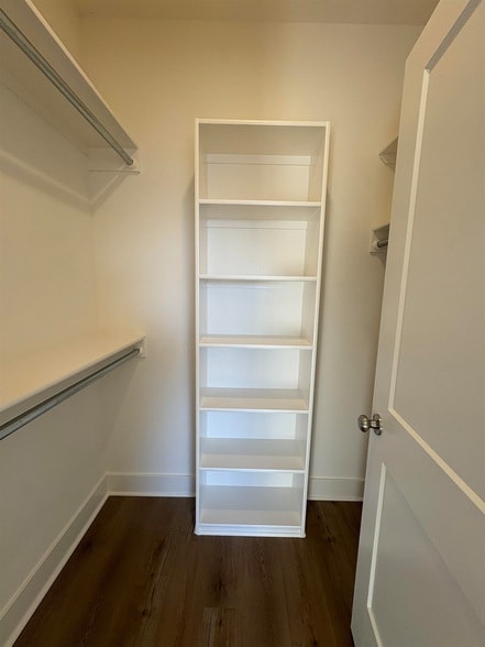 Building Photo - 4827 N Vassar Ave