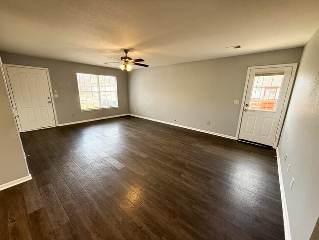 Building Photo - 417 NW Woodbury Dr