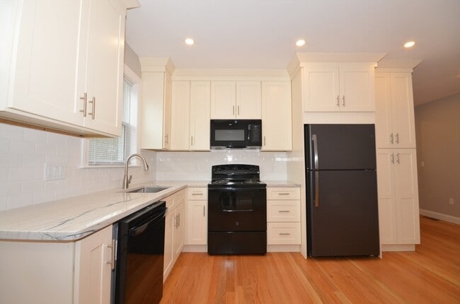 Building Photo - 18 Eaton Ave