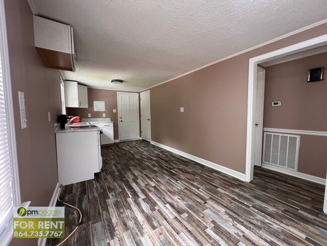 Building Photo - Newly remodeled, tranquil setting