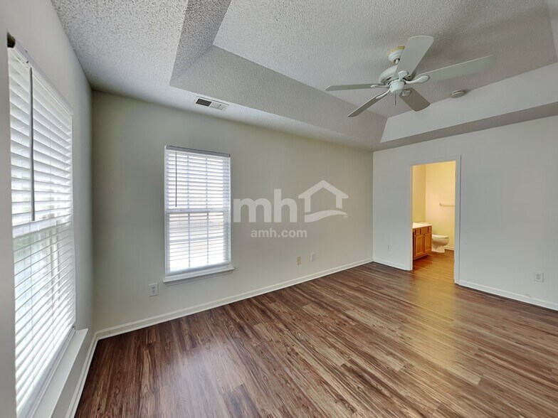 Building Photo - 6030 Shining Oak Ln