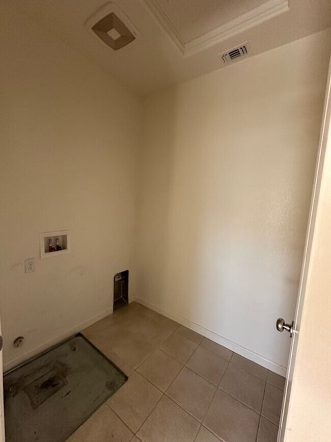 Building Photo - 18281 Parkside Dr