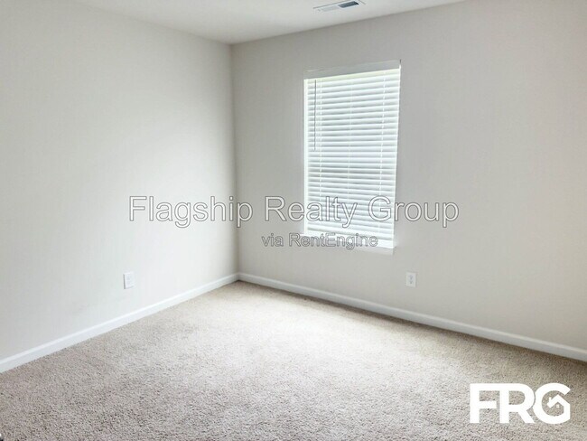Building Photo - 4109 Laurel Rdg Dr