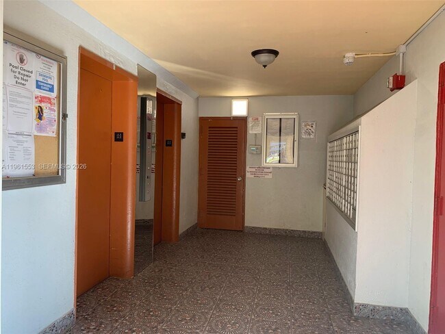 Building Photo - 2999 Point E Dr