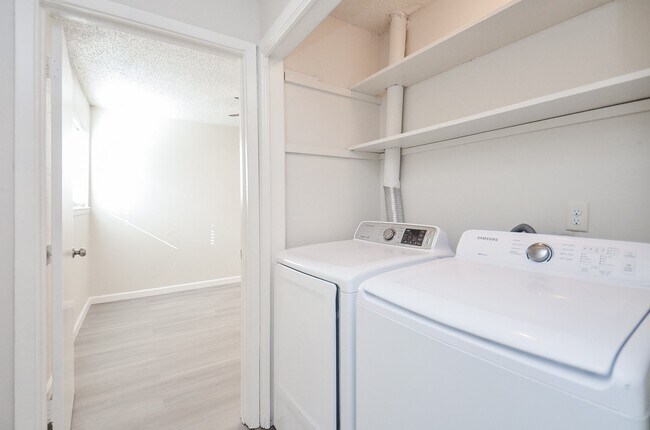 Building Photo - 8607 Bart Ln