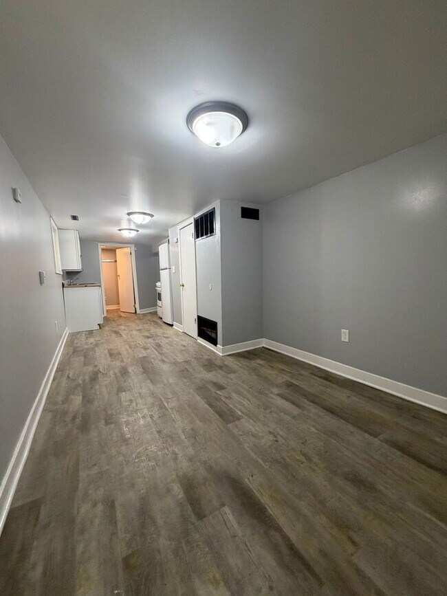 Building Photo - 4828 Melville Ave