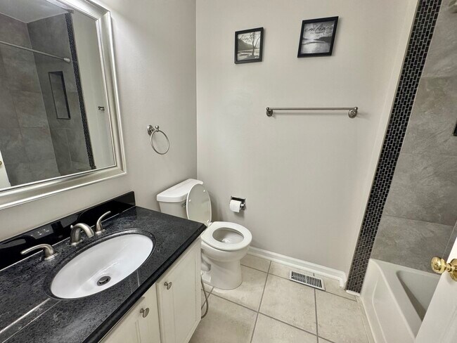 Building Photo - 58 W Briarwood Dr