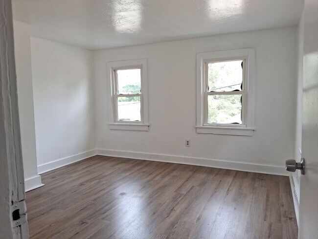 Building Photo - 213 Cohansey St