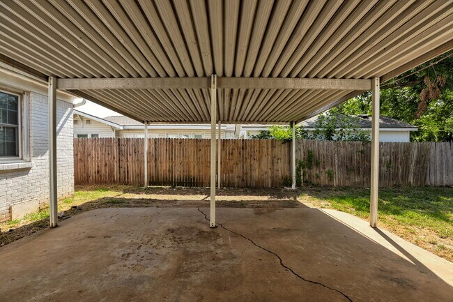 Building Photo - 910 Garver St