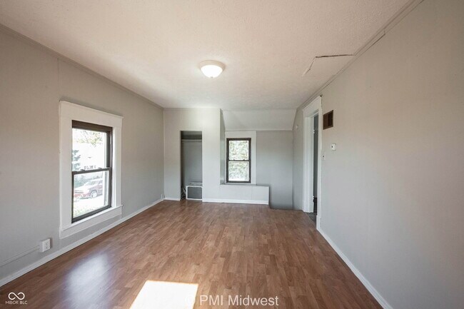 Building Photo - 918 S Bell St