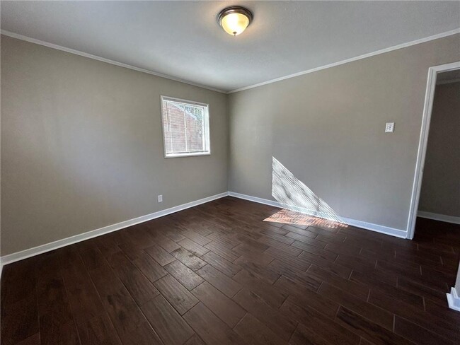 Building Photo - 4010 Sunnyvale Ln S