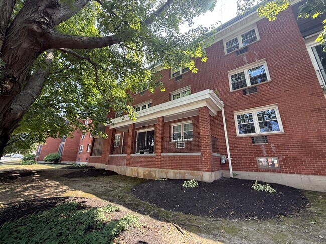 Building Photo - 181 Melba St
