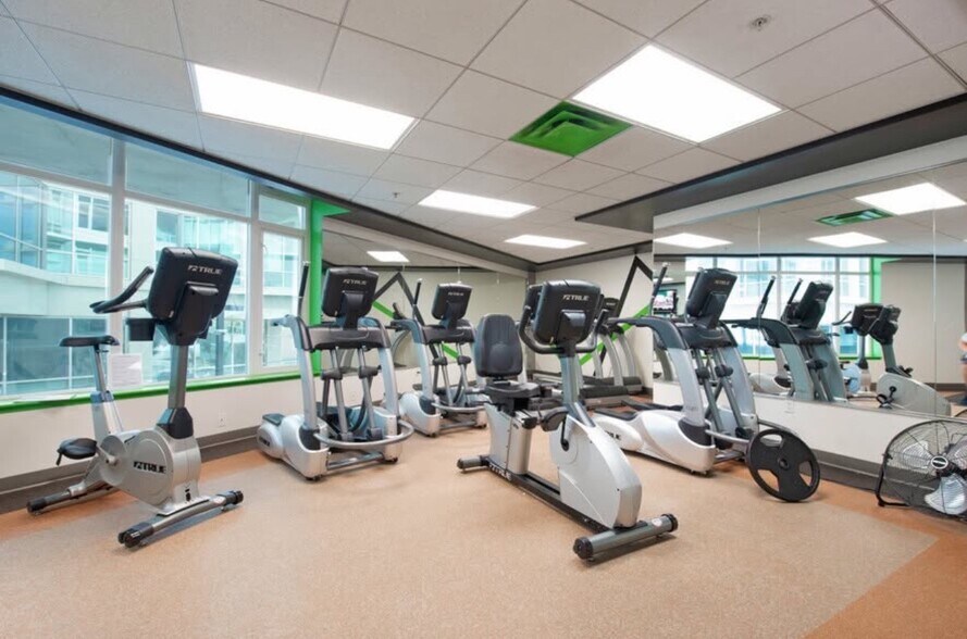 Building Photo - 1080 Park Blvd