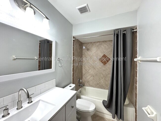 Building Photo - 658 Elwood St