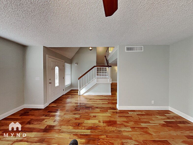 Building Photo - 7052 Acorn Ct