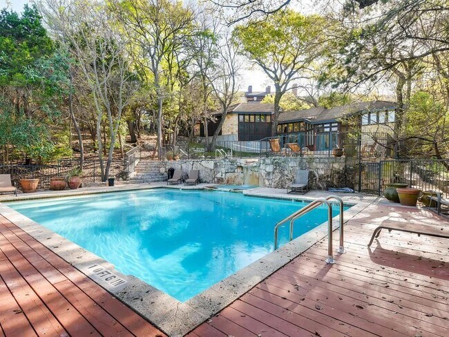 Building Photo - 4711 Spicewood Springs Rd