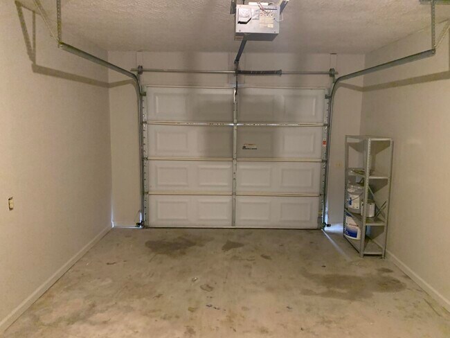 Building Photo - 112 Hunter Ridge Dr