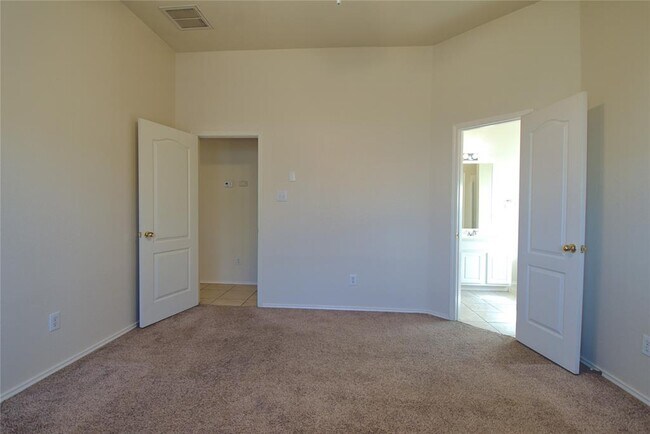 Building Photo - 123 Aguilar Dr