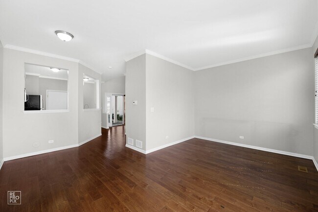 Building Photo - Gorgeous and Updated Large 2 Bedroom / 1.5 Bath Townhome in Grayslake!