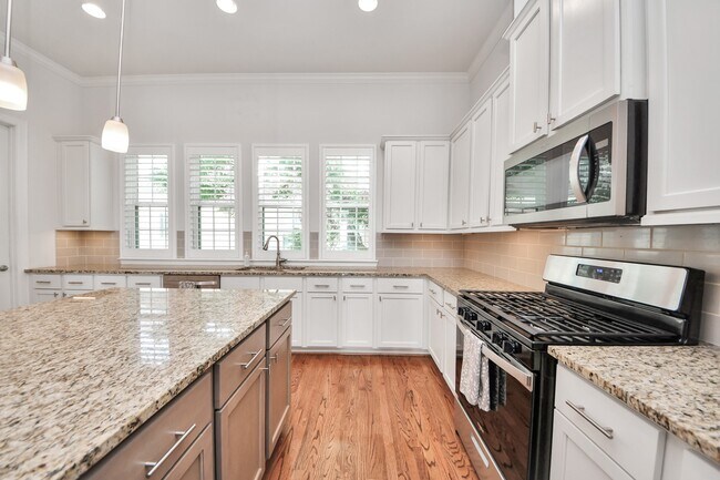 Building Photo - 2606 Madeline Grove Dr