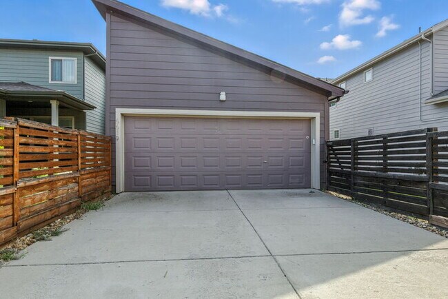 Building Photo - 6619 Mariposa Ct