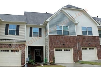 Building Photo - Beautiful 3 bedroom 2.5 Bath  Townhome w/ 1-Car Garage in Weatherfield, Cary. May 7th!