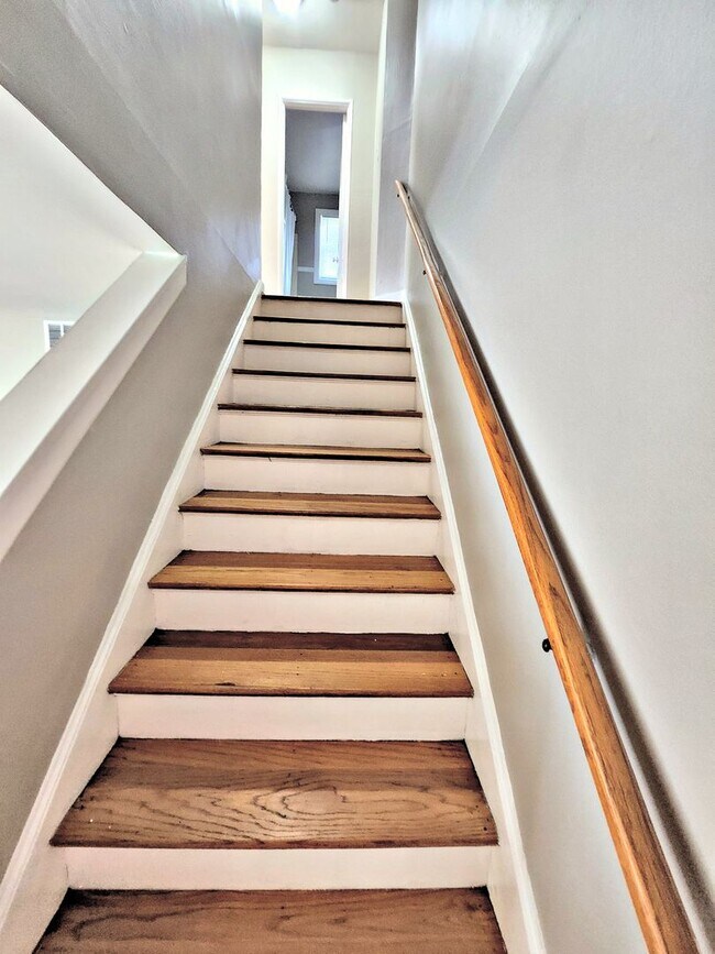 Building Photo - Two Bedroom Townhouse