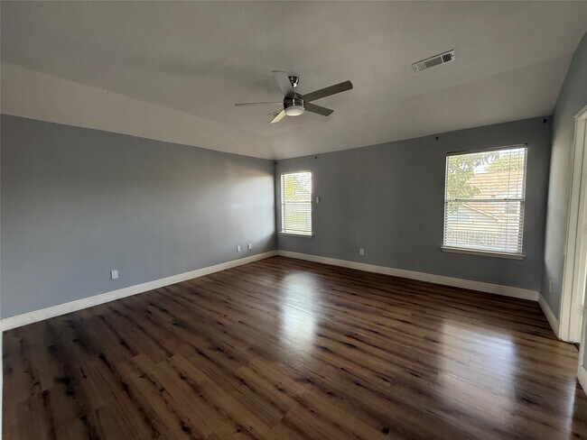 Building Photo - 17526 Coventry Oaks Dr