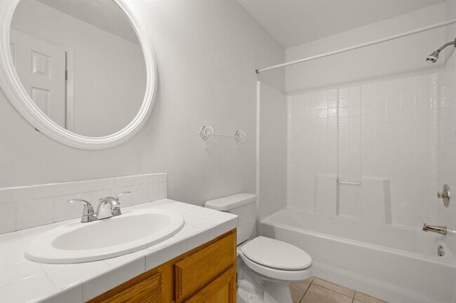 Building Photo - 2624 Gwendolyn Ln