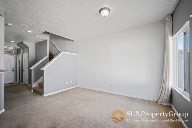 Building Photo - 1574 Calais Ct
