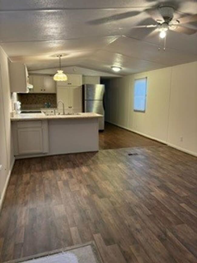Building Photo - 3 bedroom mobile home