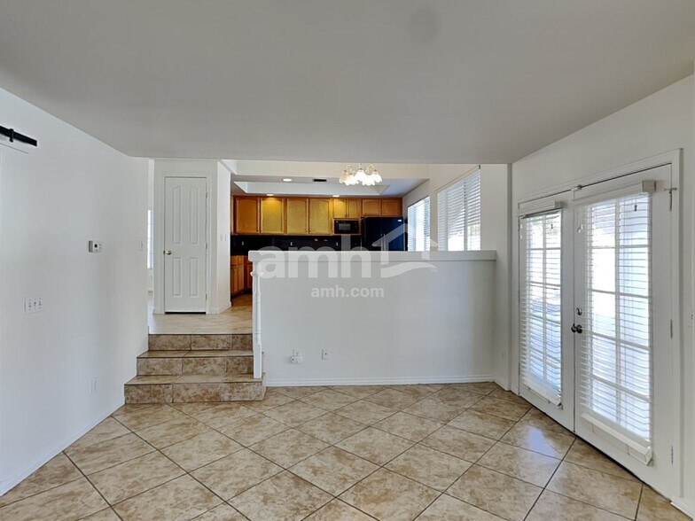 Building Photo - 2678 African Violet Ave