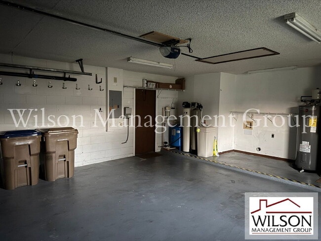 Building Photo - 1420 Flamingo Dr