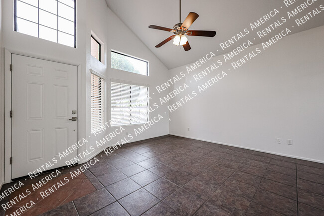 Building Photo - 967 E Rockwell Dr
