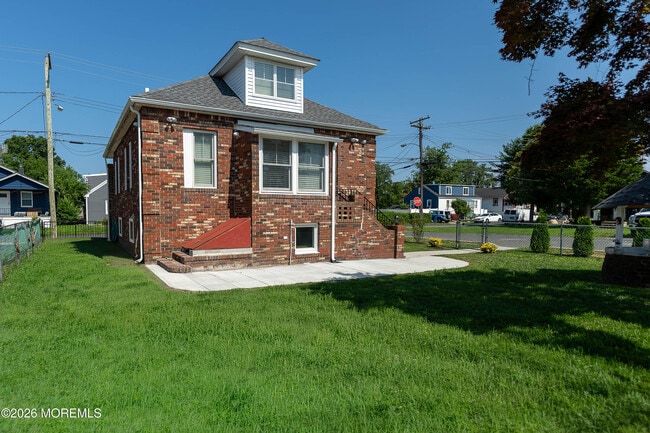 Building Photo - 13 Fisher Ave
