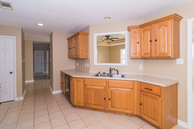 Building Photo - 3 Bedroom, 2 Bath Home in Valley View with Privacy Fenced in Backyard! June move in!!