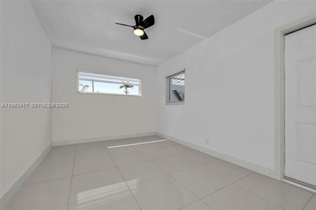 Building Photo - 104 SW 7th St