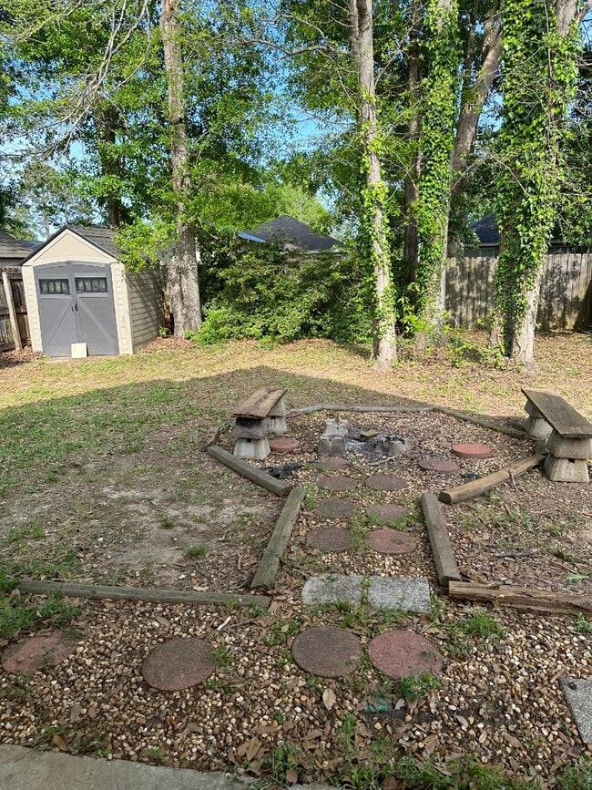 Building Photo - 2061 Laurel Oak Ct