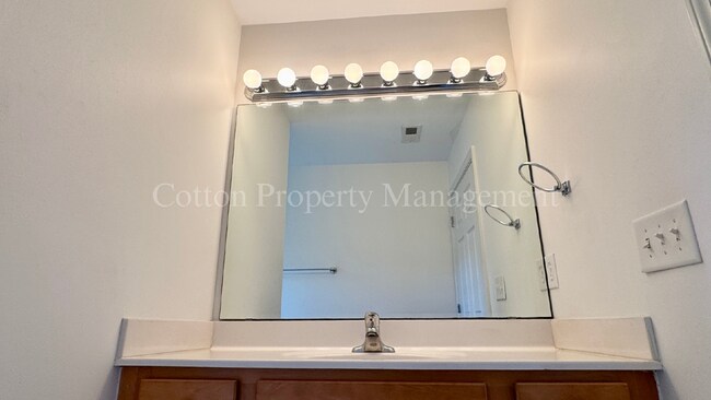 Building Photo - 3 BD//2 BA Condo / Tidal Oaks Community / 2nd Floor Unit / $1,500 per month / No Pets