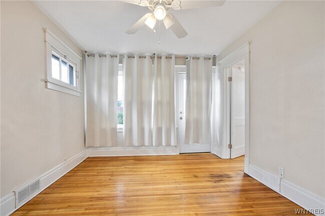 Building Photo - 509 Hinman Ave